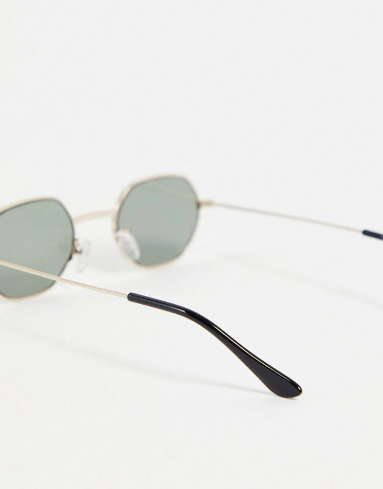 商品ASOS|ASOS DESIGN 90s mini angled metal sunglasses with dark green lens in gold,价格¥85,第3张图片详细描述