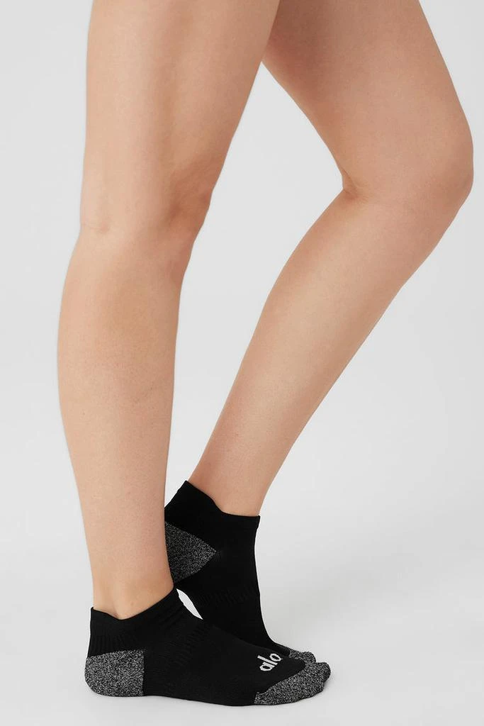 商品Alo|Women's Performance Tab Sock - Black/White,价格¥138,第3张图片详细描述