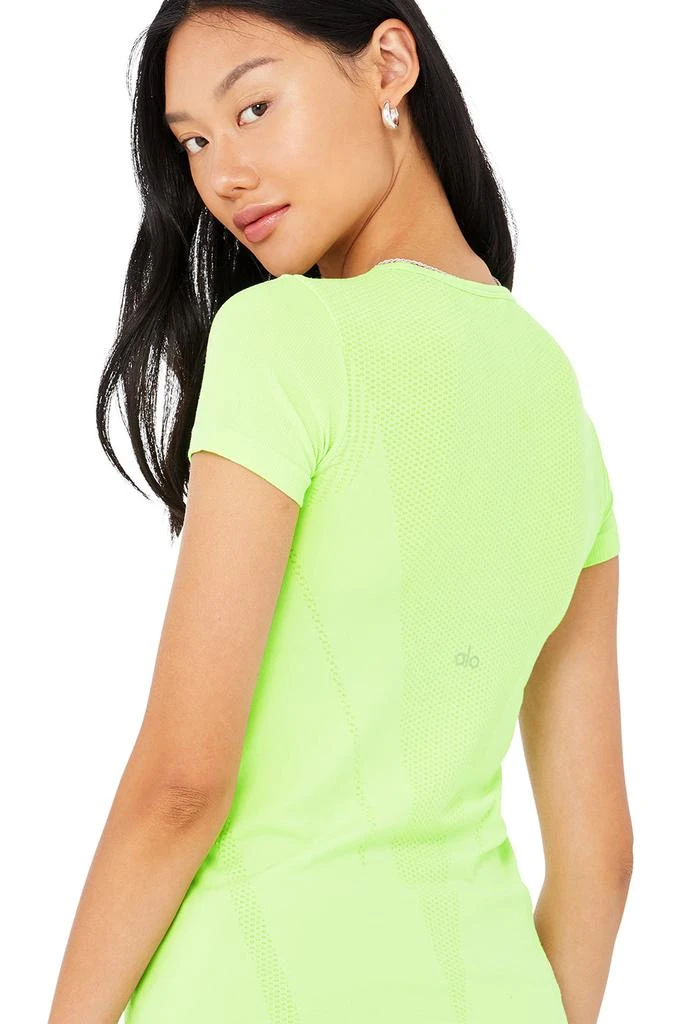 商品Alo|Seamless Essential Short Sleeve - Neon Lime,价格¥301,第5张图片详细描��述