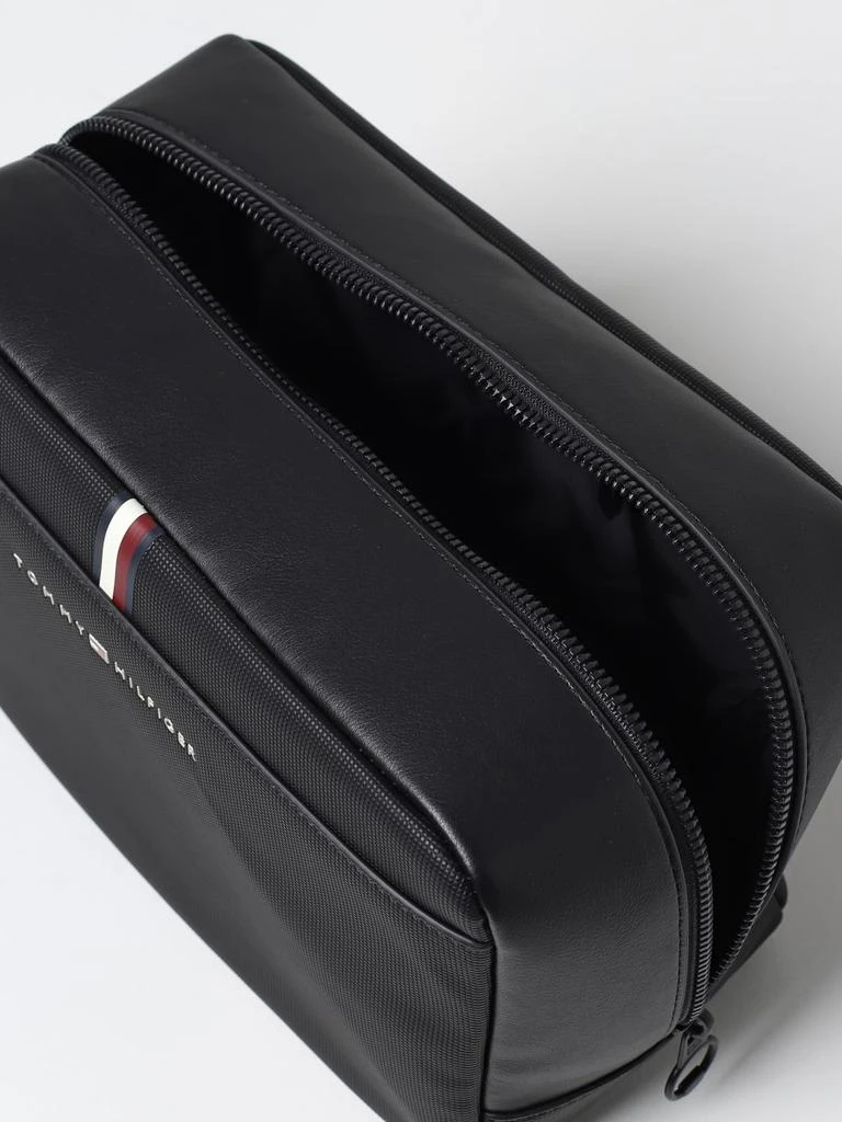商品Tommy Hilfiger|Tommy Hilfiger beauty case in micro-grained synthetic leather,价格¥283,第4张图片详细描述