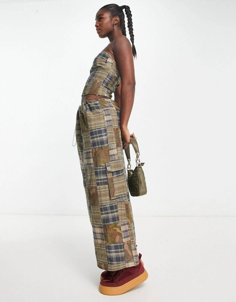 商品COLLUSION|COLLUSION maxi utility cargo skirt co-ord in cargo skirt in camo & check patchwork,价格¥199,第4张图片详细描述