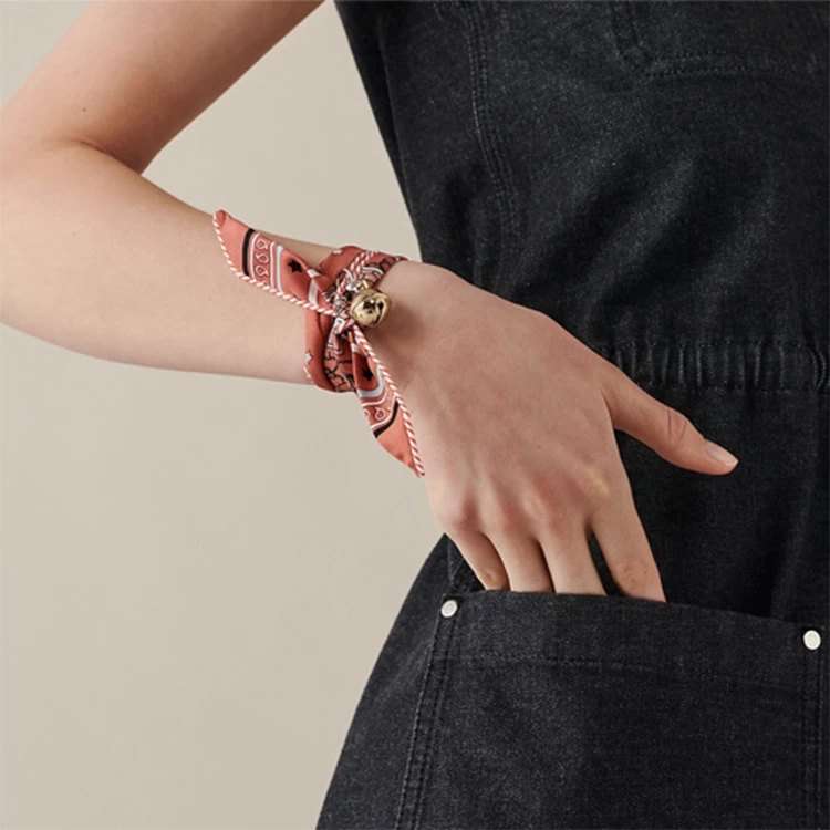 商品[国内直发] Hermes|[预售3天]爱马仕 Charms Grelot Twilly 铃铛造型装饰小丝巾扣 镀钯 黄铜 配饰 男女同款情侣款 金色,价格¥3021,第5张图片详细描述