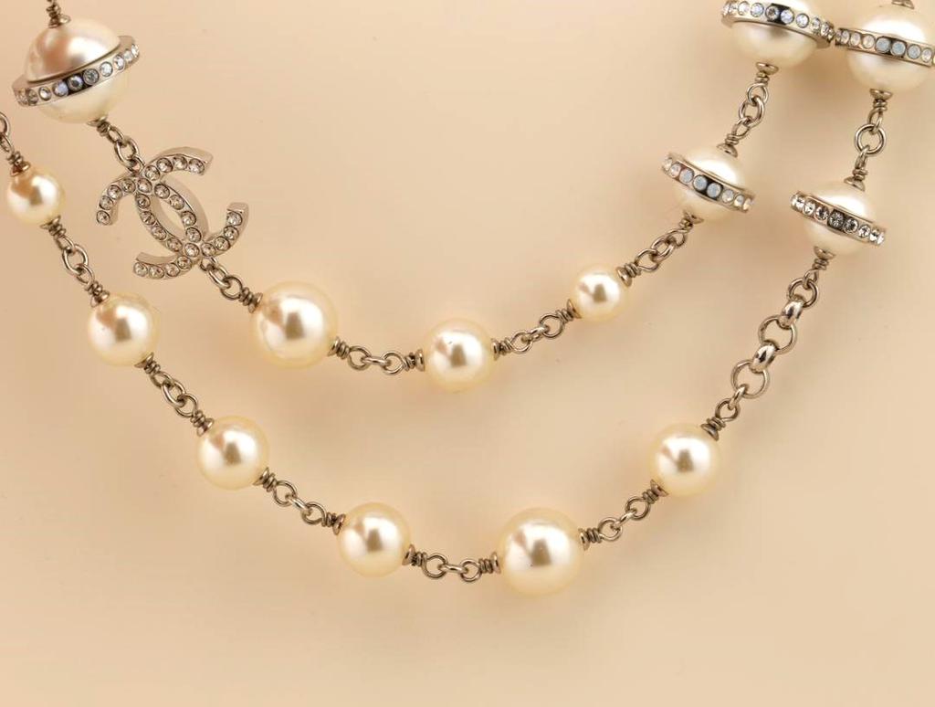 Chanel CC Logo Faux Pearl Long Necklace商品第4张图片规格展示