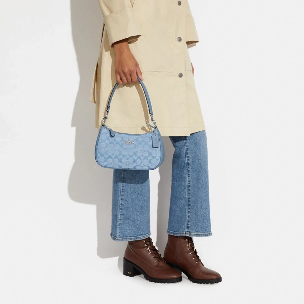 商品[国内直发] Coach|蔻驰 Teri 25 经典老花提花拉链开合香布蕾chambray 织物拼牛皮革 腋下包手提单肩包 中号 女款 淡蓝色,价格¥4003,第7张图片详细描述