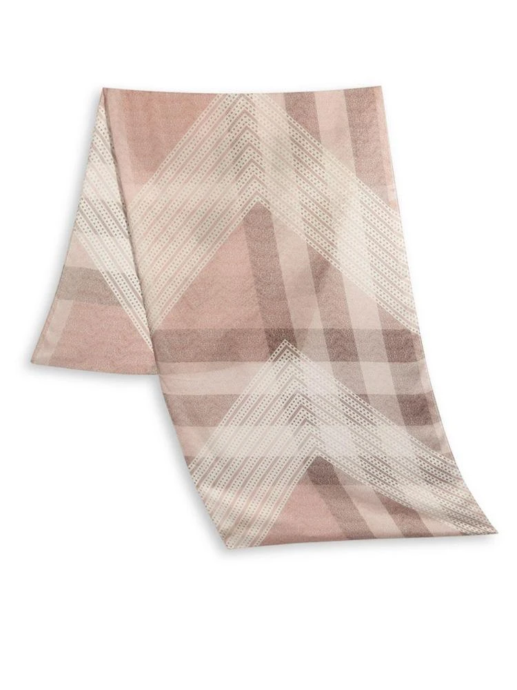 商品Burberry|Ultra Wash Mega Check Silk Scarf,价格¥2361,第2张图片详细描述