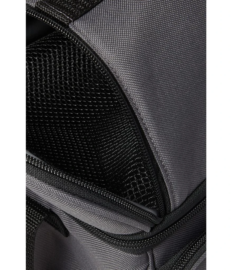 商品Carhartt|Insulated 12 Can Two Compartment Lunch Cooler,价格¥224,第4张图片详细描述
