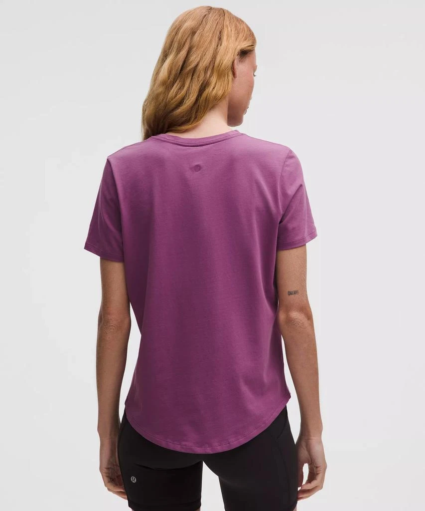 Love Curved-Hem Crewneck T-Shirt 商品
