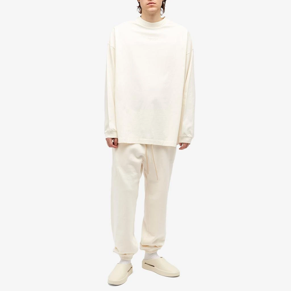 商品Essentials|Fear of God Essentials Essentials Long Sleeve T-Shirt - Cloud Dancer,价格¥409,第4张图片详细描述