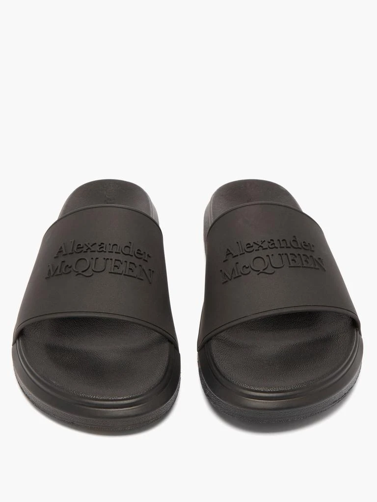 商品Alexander McQueen|Logo-embossed rubber slides,价格¥2557,第5张图片详细描述