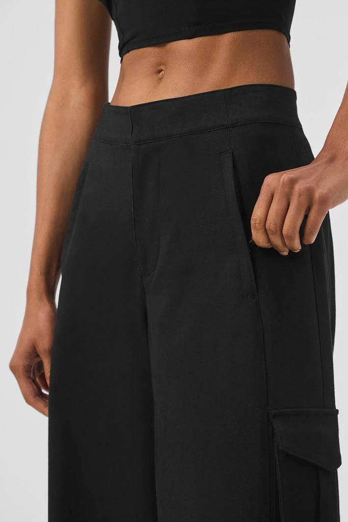 商品Alo|Show Off Cargo Wide Leg Trouser (Regular) - Black,价格¥1209,第4张图片详细描述