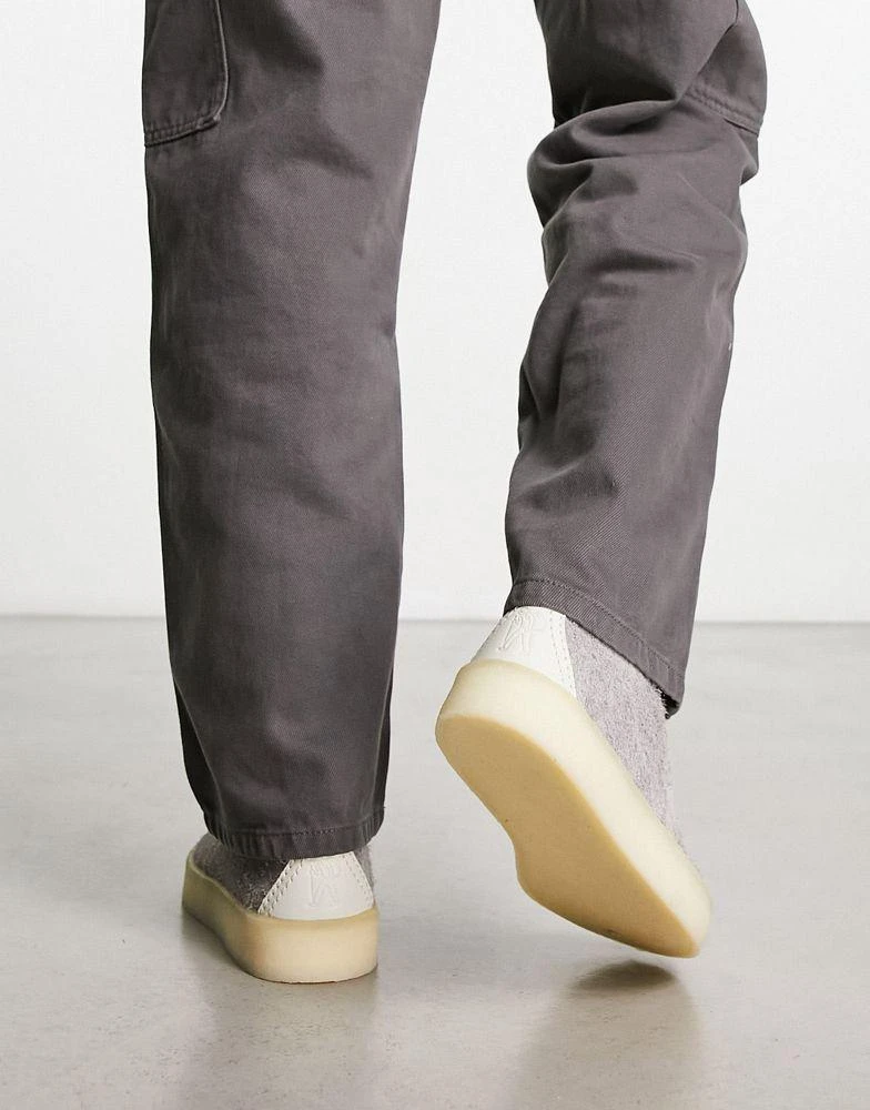 商品Clarks|Clarks Originals Trek cup shoes in grey hairy suede,价格¥923,第2张图片详细描述