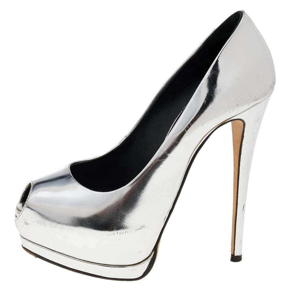 商品[二手商品] Giuseppe Zanotti|Giuseppe Zanotti Metallic Silver Leather Sharon Peep Toe Platform Pumps Size 36,价格¥944,第2张图片详细描述
