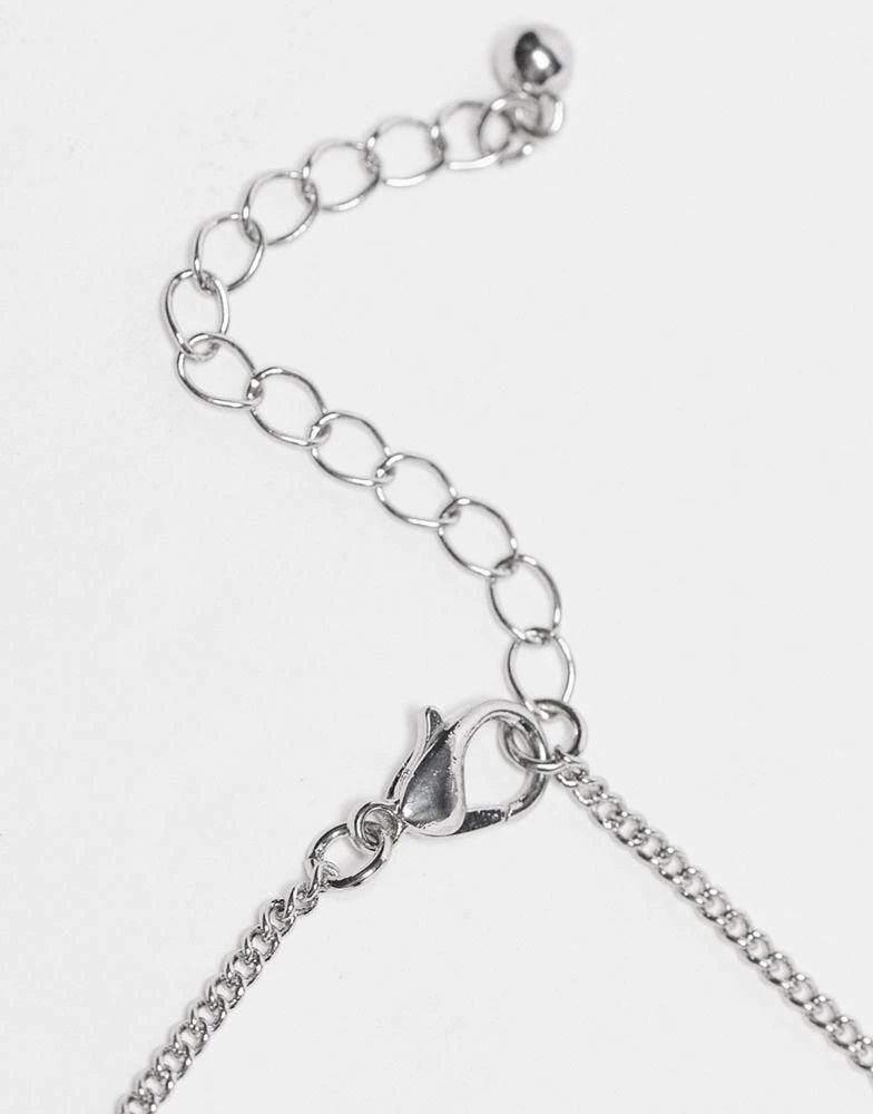 商品Reclaimed Vintage|Reclaimed Vintage 3 row mega heart pendant necklace in silver,价格¥139,第4张图片详细描述