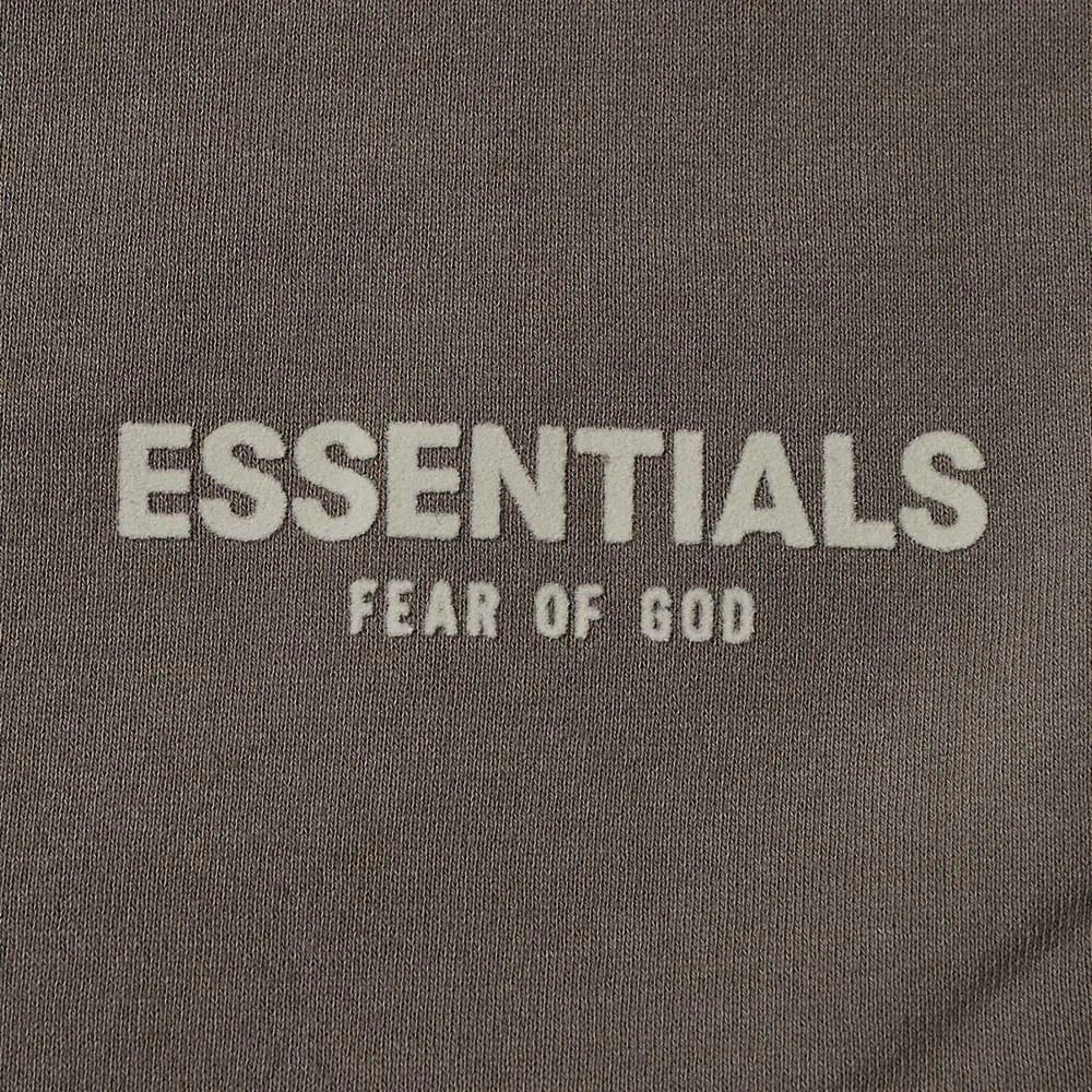 商品Essentials|Fear of God ESSENTIALS Logo Sweat Short - Desert Taupe,价格¥476,第3张图片详细描述