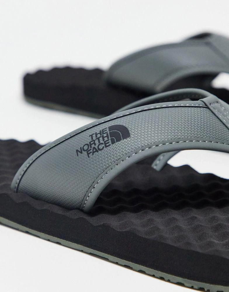 商品The North Face|The North Face Base Camp II flip flops in grey,价格¥298,第2张图片详细描述