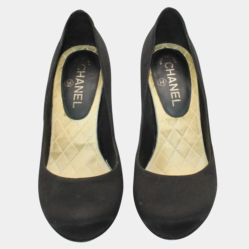 商品[二手商品] Chanel|Chanel Black Satin Round Toe Pumps Size EU 39,价格¥4439,第3张图片详细描述