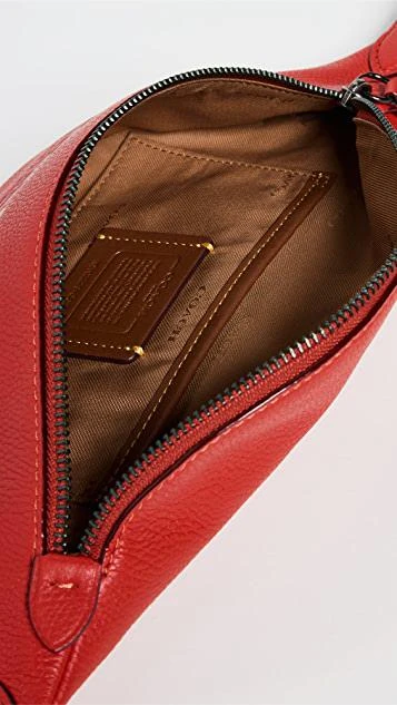商品Coach|Charter Belt Bag 7 in Pebble Leather,价格¥1487,第5张图片详细描述