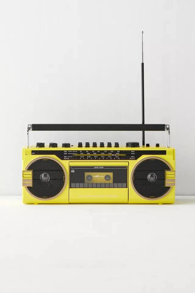 商品Urban Outfitters|UO Retro Yellow Wireless Boombox Speaker,价格¥340,第2张图片详细描述