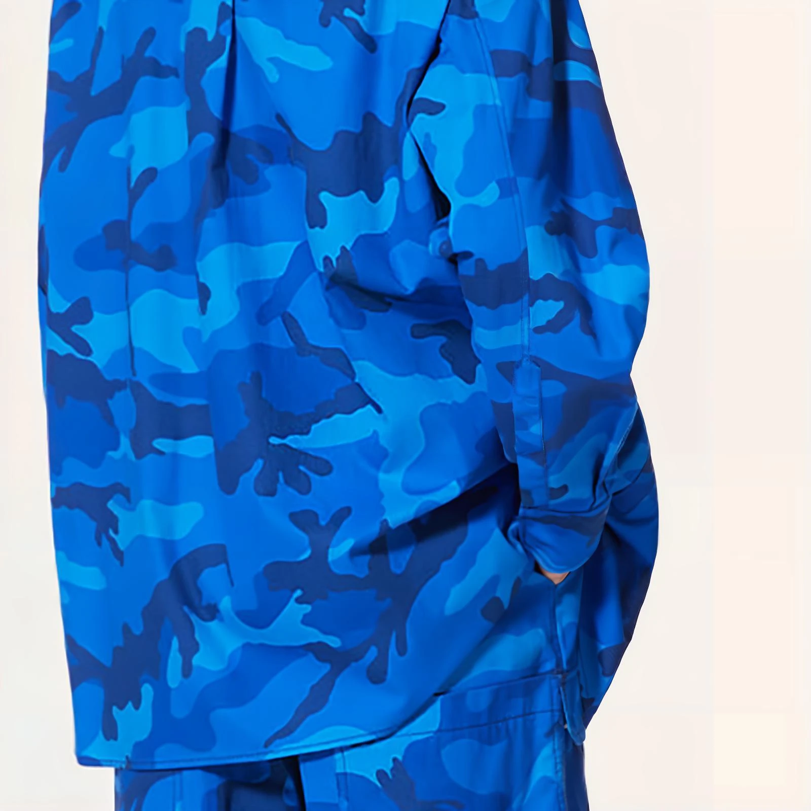 商品[国内直发] Valentino|华伦天奴 FW22 迷彩刺绣Logo棉质宽松衬衫 男款 蓝色,价格¥15890,第7张图片详细描述