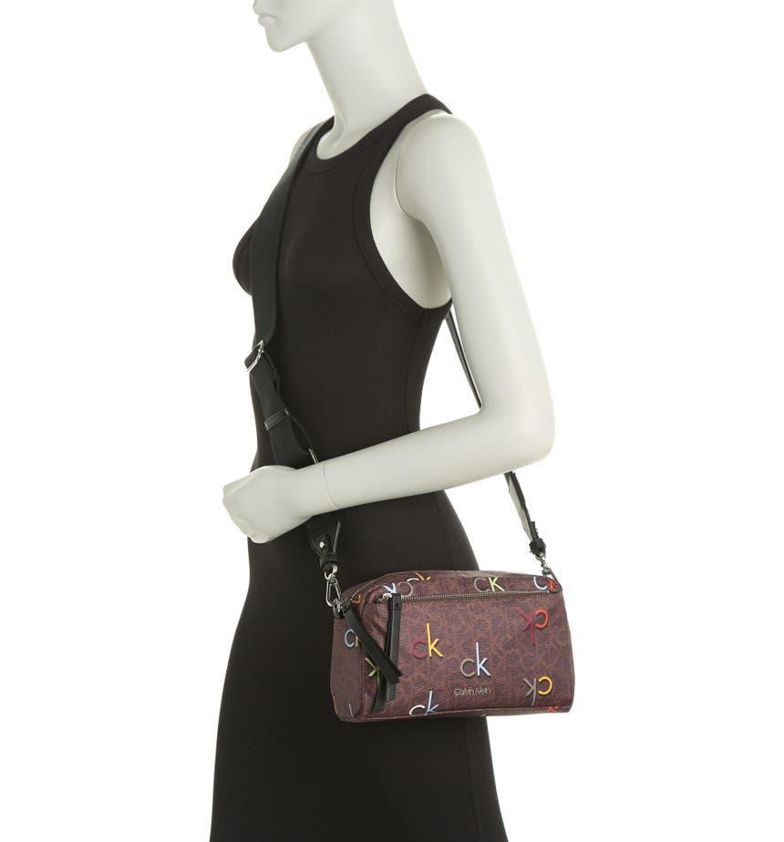 商品Calvin Klein|Carabelle Crossbody Bag,价格¥429,第4张图片详细描述