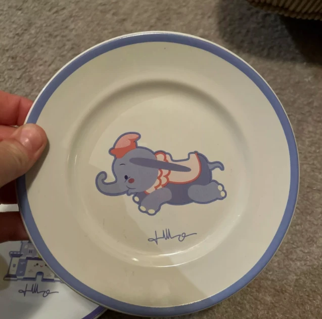 Disney Parks Fantasyland Tiki Room Dumbo Plate Set by Jerrod Maruyama New 商品