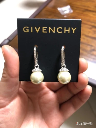 纪梵希珍珠镶钻耳坠 Givenchy Earrings, Crystal Accent and White Glass Pearl 商品