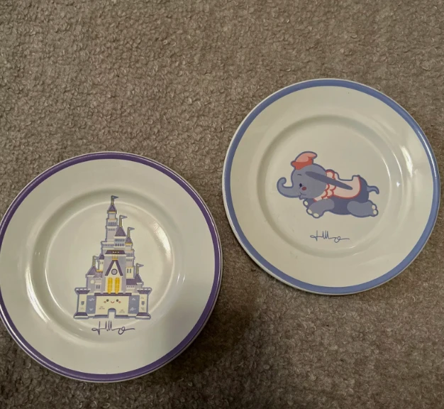 Disney Parks Fantasyland Tiki Room Dumbo Plate Set by Jerrod Maruyama New 商品