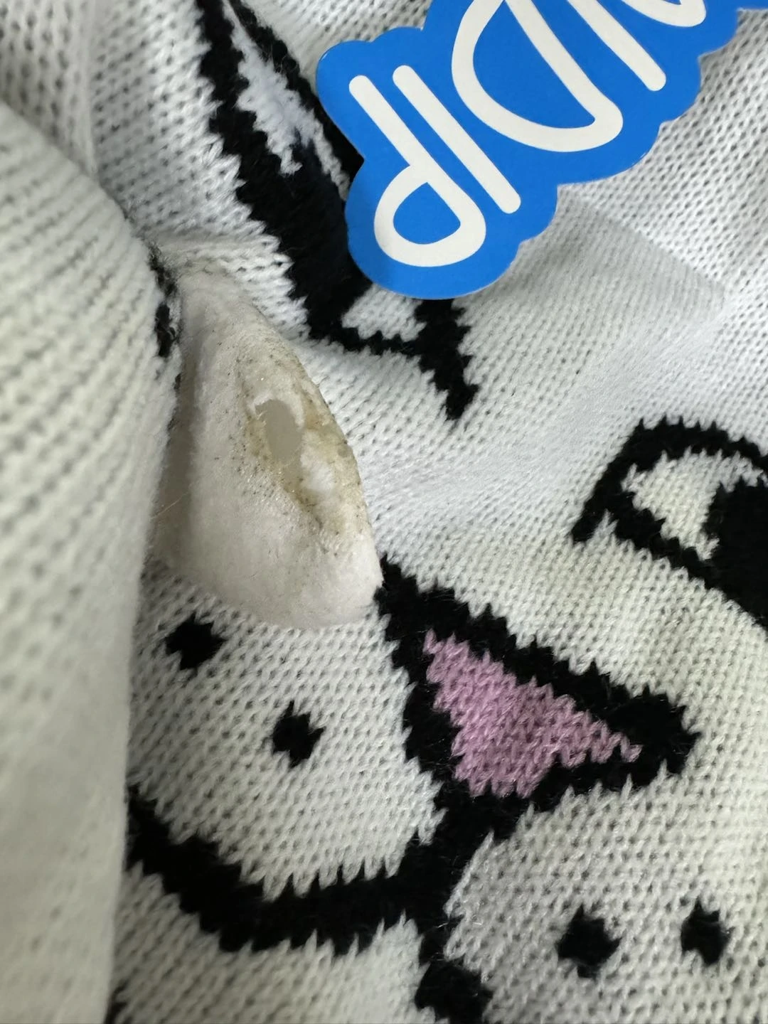 【破损/脏污/中指无法动】黑色长袖圆领毛衣针织衫(会动的中指) 商品