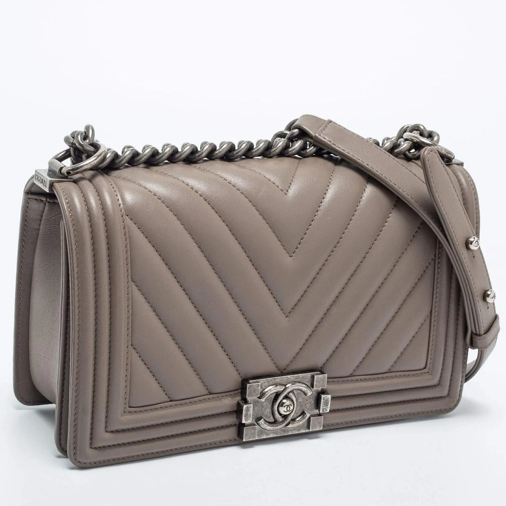 商品[二手商品] Chanel|Chanel Grey Chevron Leather Medium Boy Flap Bag,价格¥21623,第3张图片详细描述