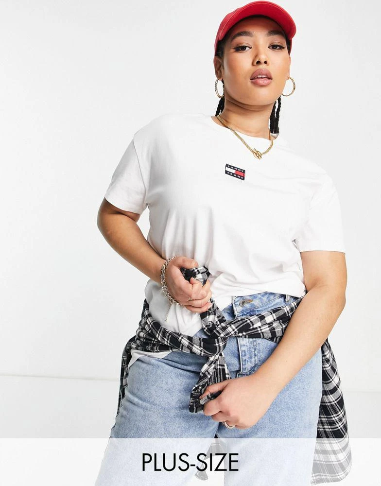 商品Tommy Jeans|Tommy Jeans Plus cotton oversized centre badge t-shirt in white  - WHITE,价格¥357,第1张图片