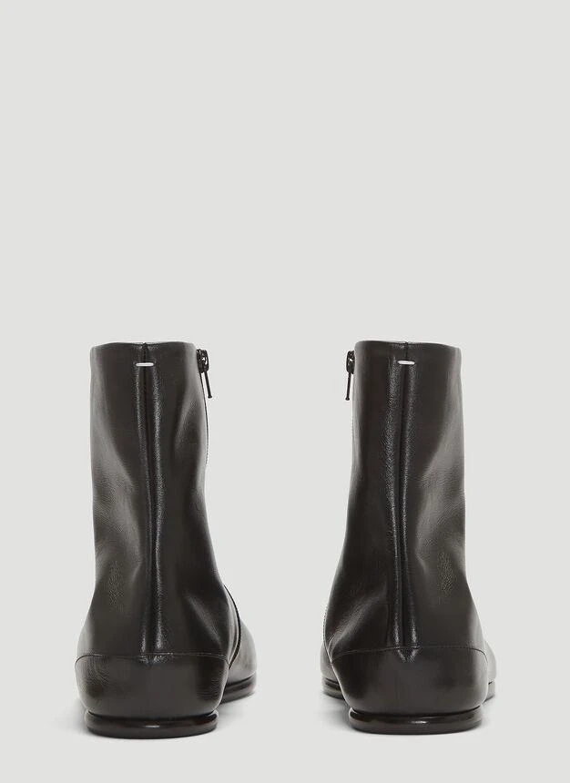 商品MAISON MARGIELA|Tabi Flat Ankle Boots in Black,价格¥7301,第4张图片详细描述