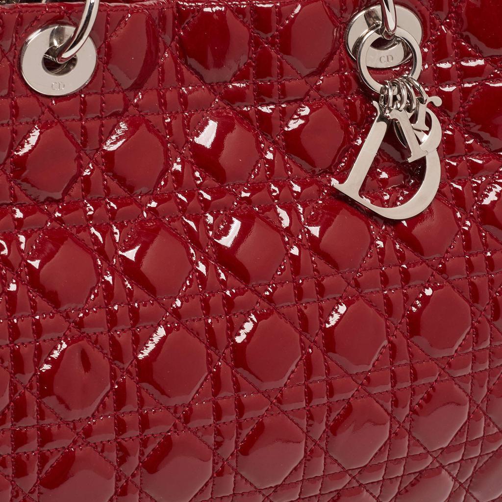 商品[二手商品] Dior|Dior Red Cannage Quilted Patent Leather Large Dior Soft Shopper Tote,价格¥11364,第7张图片详细描述