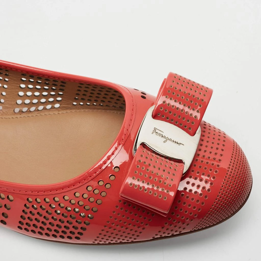 Salvatore Ferragamo Coral Orange Laser Cut Patent Leather Varina Ballet Flats Size 39.5 商品