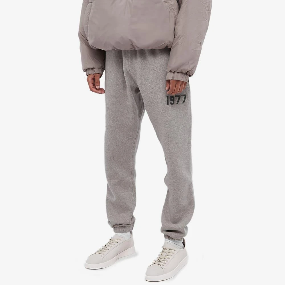 商品Essentials|Fear of God ESSENTIALS 1977 Logo Sweat Pant - Dark Oatmeal,价格¥720,第2张图片详细描述