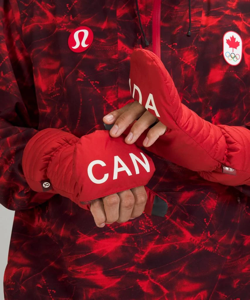 Team Canada Quilted Mittens on String *COC Logo 商品