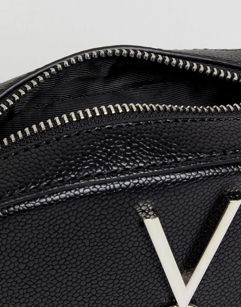 商品Mario Valentino|Valentino Divina tassel detail camera cross body bag in black,价格¥504,第3张图片详细描述