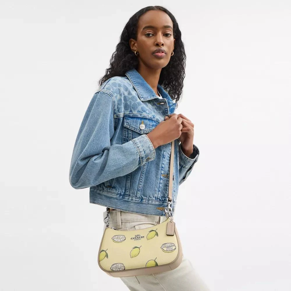 商品Coach|Teri Shoulder Bag With Lemon Print,价格¥1632,第3张图片详细描述