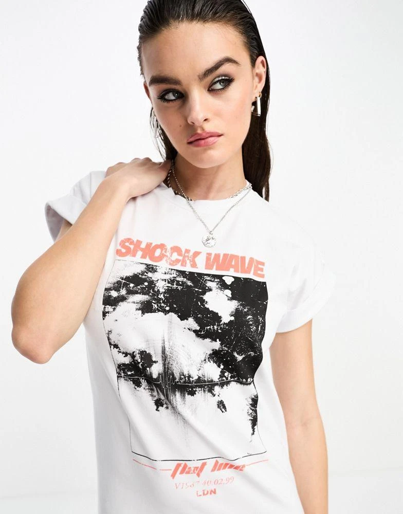 商品ASOS|ASOS DESIGN rolled sleeve t-shirt mini dress in white with graphic,价格¥113,第2张图片详细描述