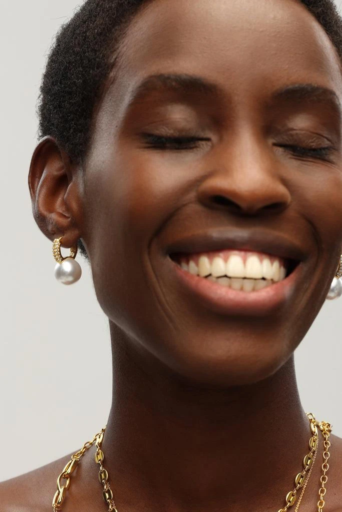 商品Classicharms|Golden Pearl Hoop with Zirconia Embellishment Earrings,价格¥464,第4张图片详细描述