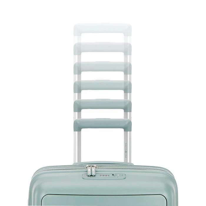 Elevation™ Plus Carry On Spinner Suitcase 22 x 14 商品