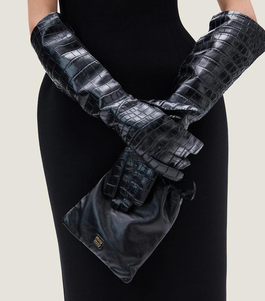 商品Miu Miu|Nappa Leather Drawstring Pouch,价格¥6933,第2张图片详细描述