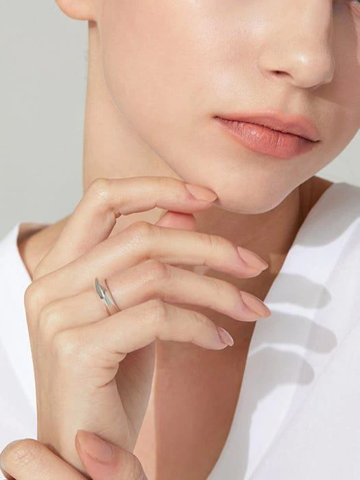 商品hyeres-lor|Champagne Moon 14K Chunky Ring M (WG) HL2R84001W4,价格¥5823,第1张图片