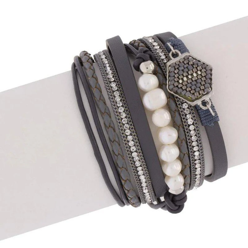 商品Saachi Style|Dream Leather and Crystal Bracelet,价格¥242,第2张图片详细描述
