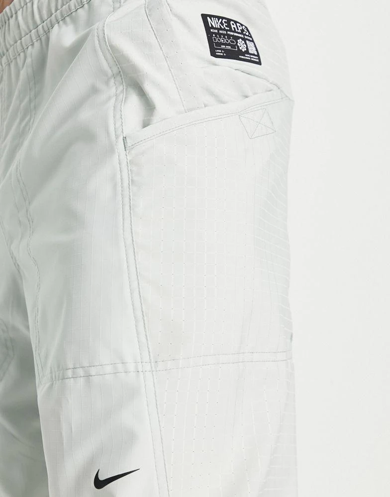 商品NIKE|Nike Training Axis fleece knitted joggers in silver,价格¥817,第4张图片详细描述