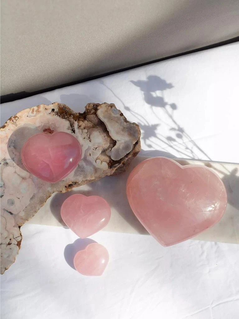 商品Jia Jia|Rose Quartz Heart Crystal,价格¥2250,第2张图片详细描述