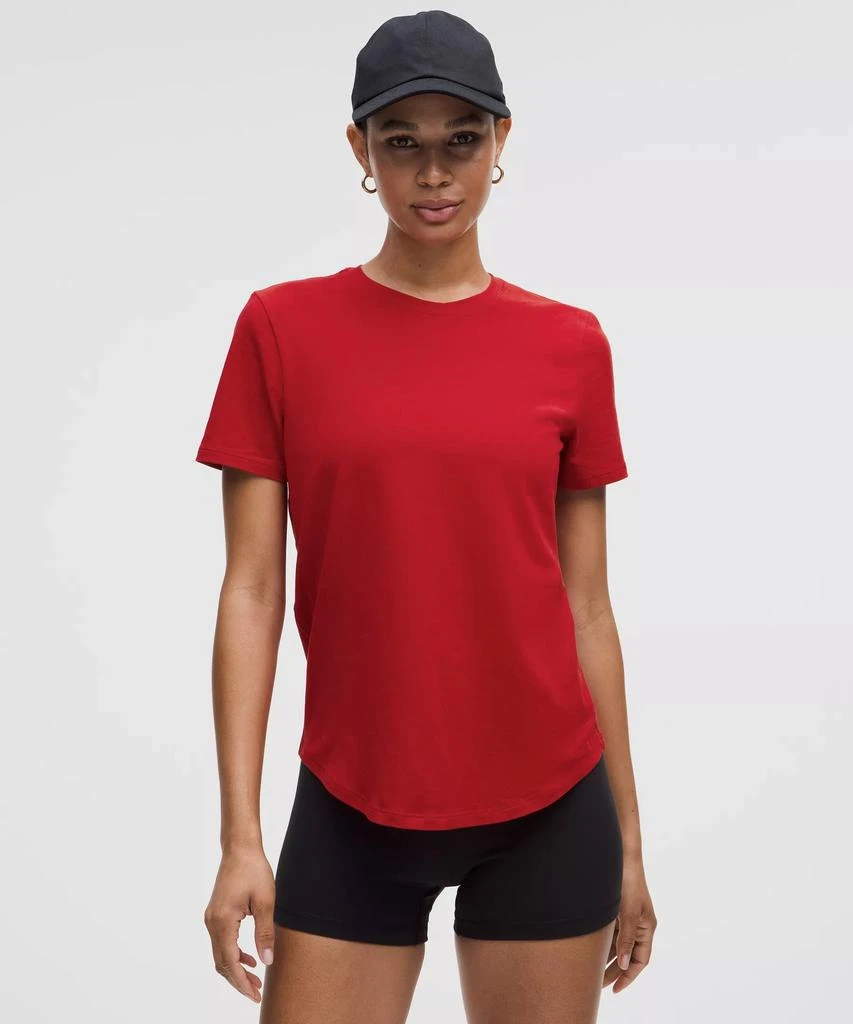 Love Curved-Hem Crewneck T-Shirt 商品