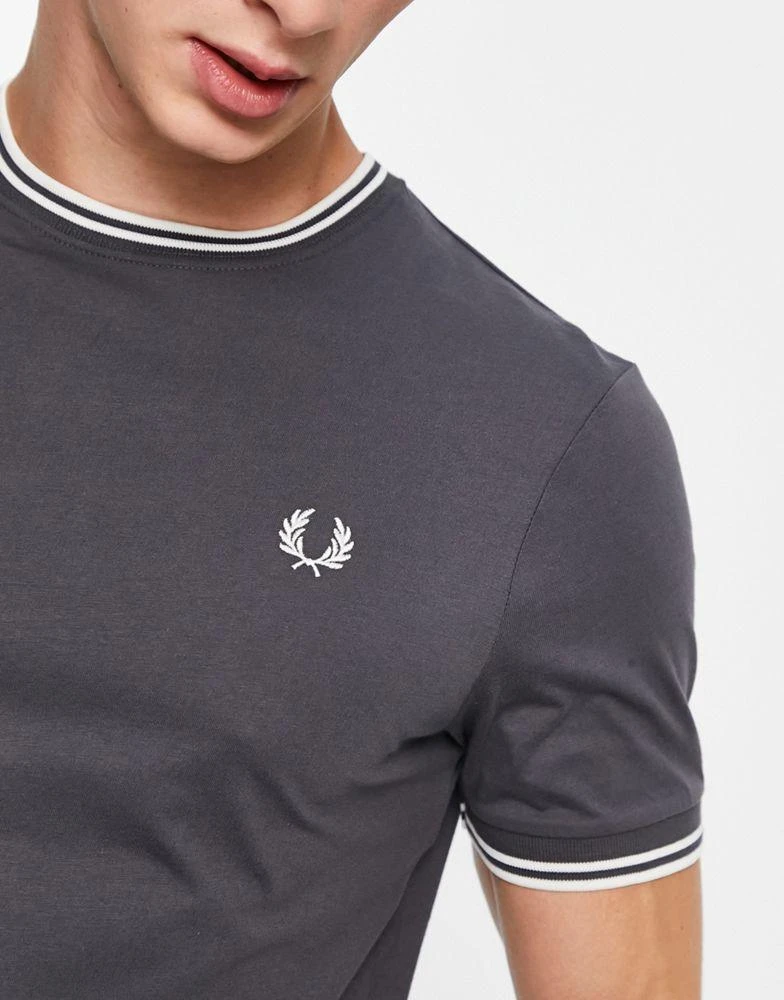 商品Fred Perry|Fred Perry Exclusive twin tipped t-shirt in grey,价格¥349,第2张图片详细描述