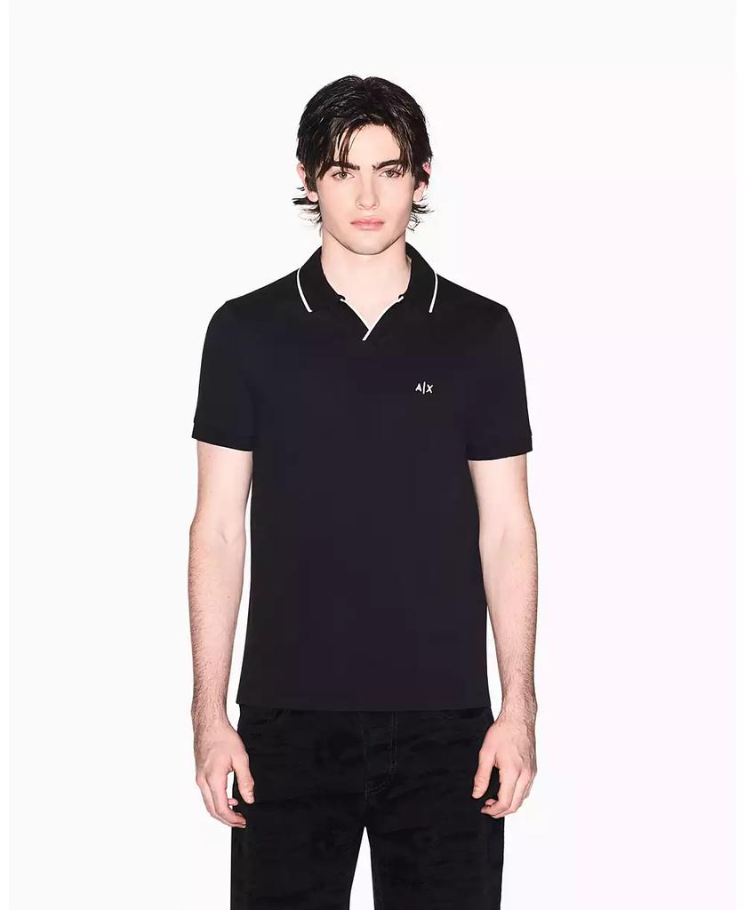Polo de homem de manga curta em piqué com gola Johnny e detalhes nas extremidades. image 2