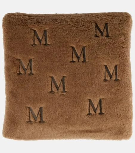 商品Max Mara|Monogrammed teddy cushion,价格¥1681,第1张图片