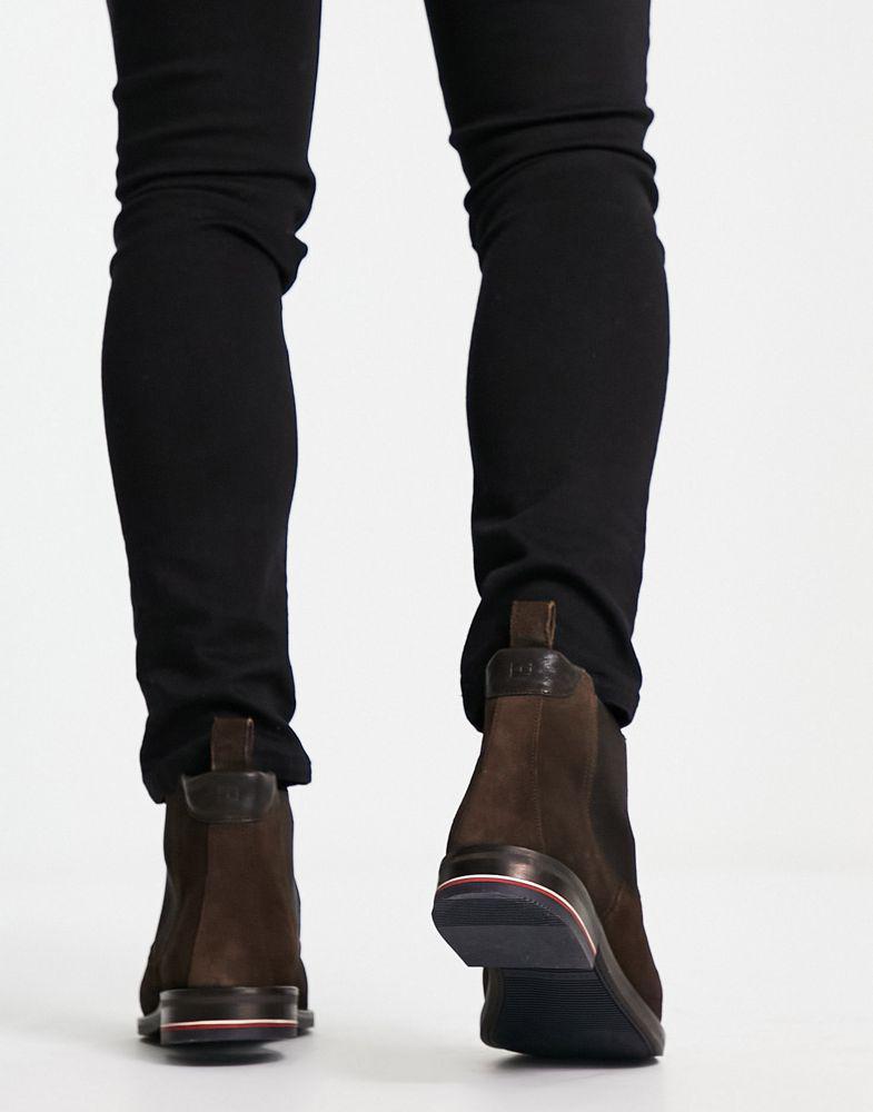 商品Tommy Hilfiger|Tommy Hilfiger suede chelsea boots in brown,价格¥1291,第4张图片详细描述